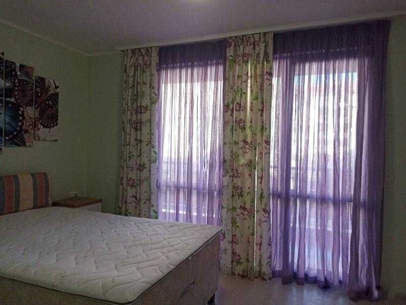 Дава се под наем Двустаен апартамент в Бургас, Център - 65 кв.м за 561 € - Снимка #2