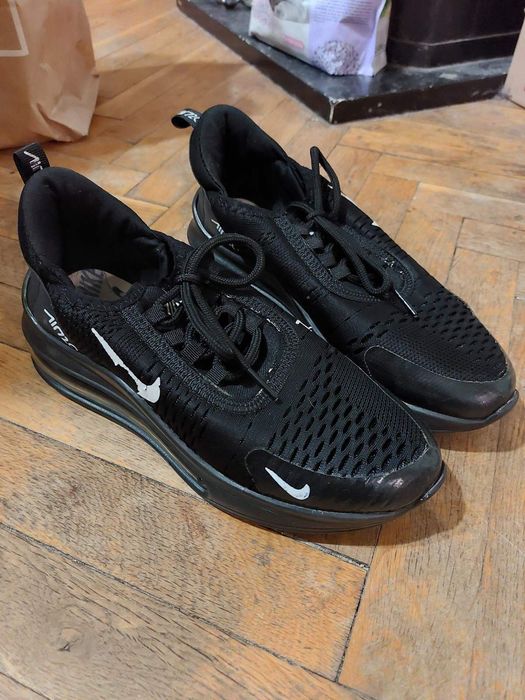 Един чифт обувки Nike