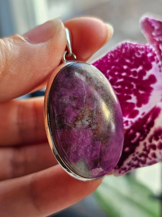 Красива сребърна висулка с Рубин в Цоизит