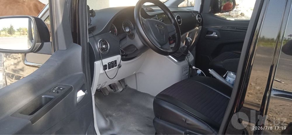 Jac M3 minivin qora