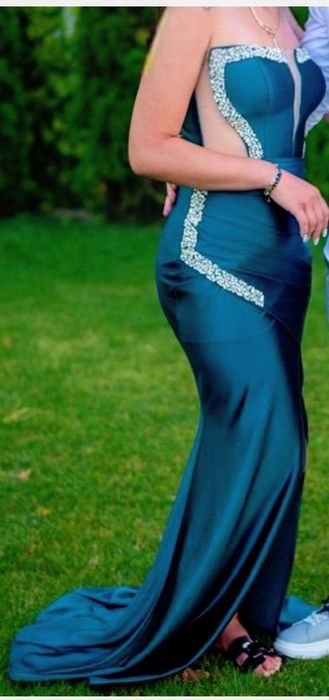 Vând rochii de ocazie