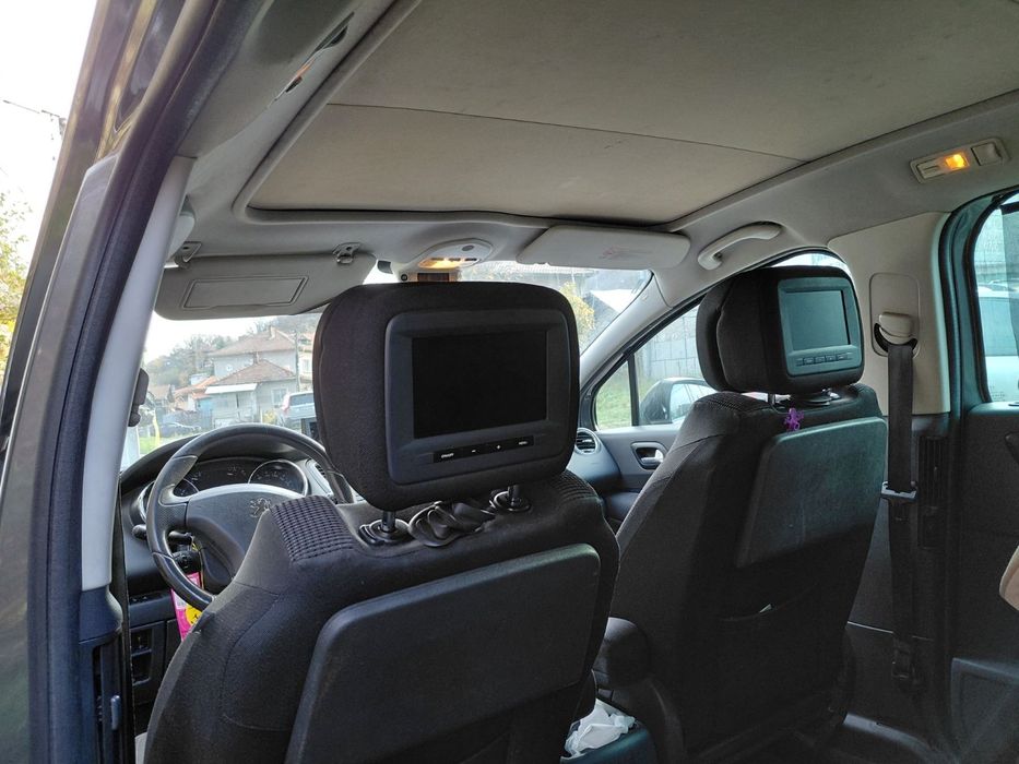 Продава се Peugeot 5008