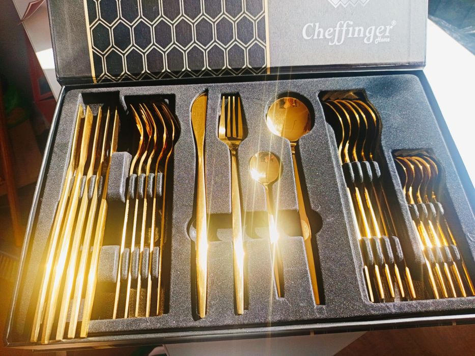 Set tacâmuri de calitate , aurii