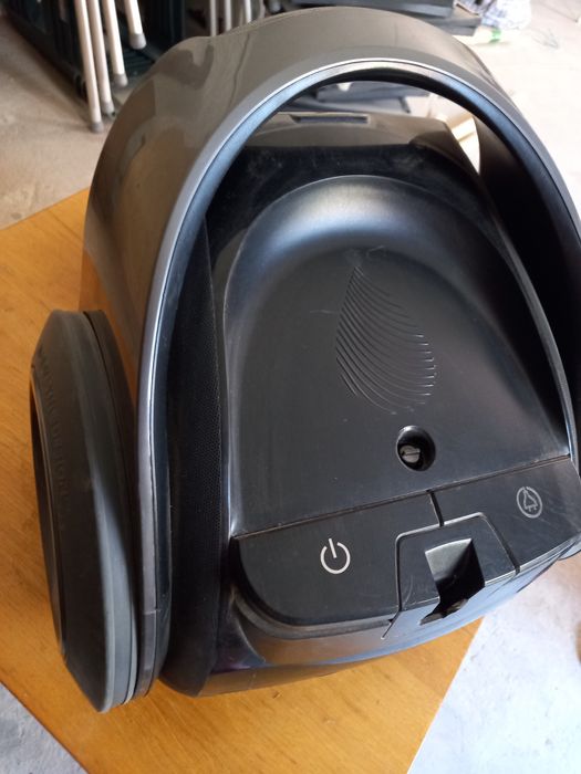 Продам моющий пылесос на запчасти.