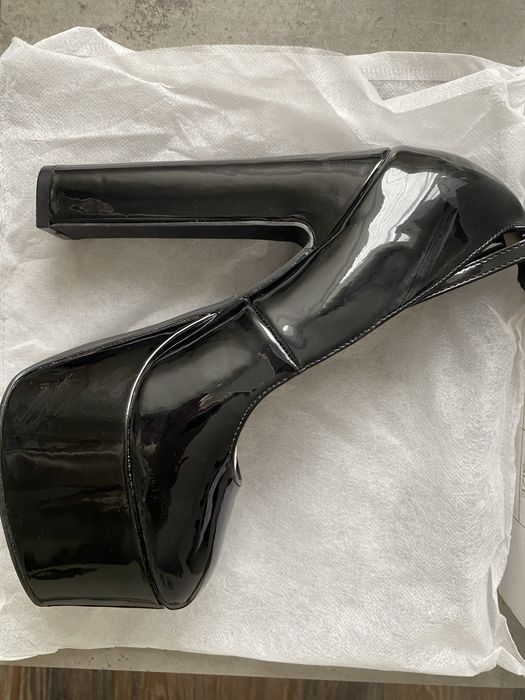 Обувки модел Nilam black лак 37