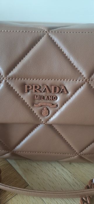 Prada чисто нова чанта