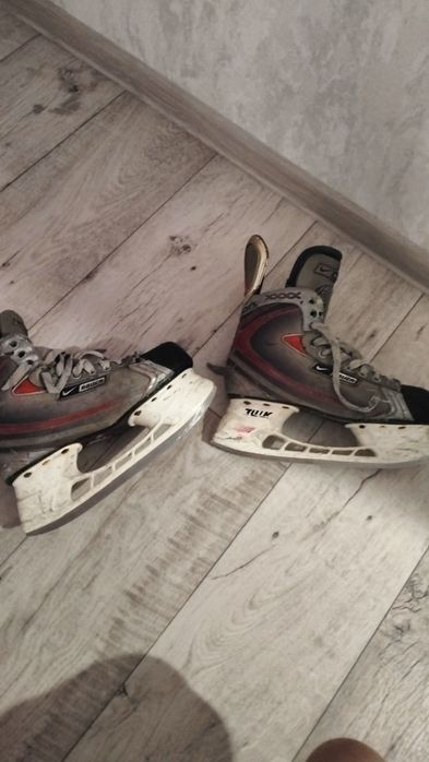 Продам хоккейные коньки