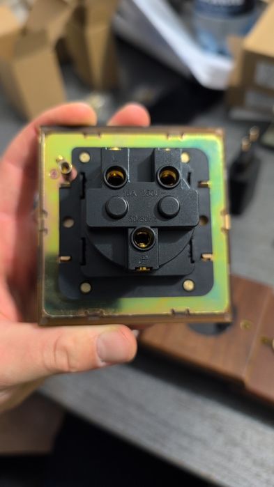 Prize din lemn masiv de nuc