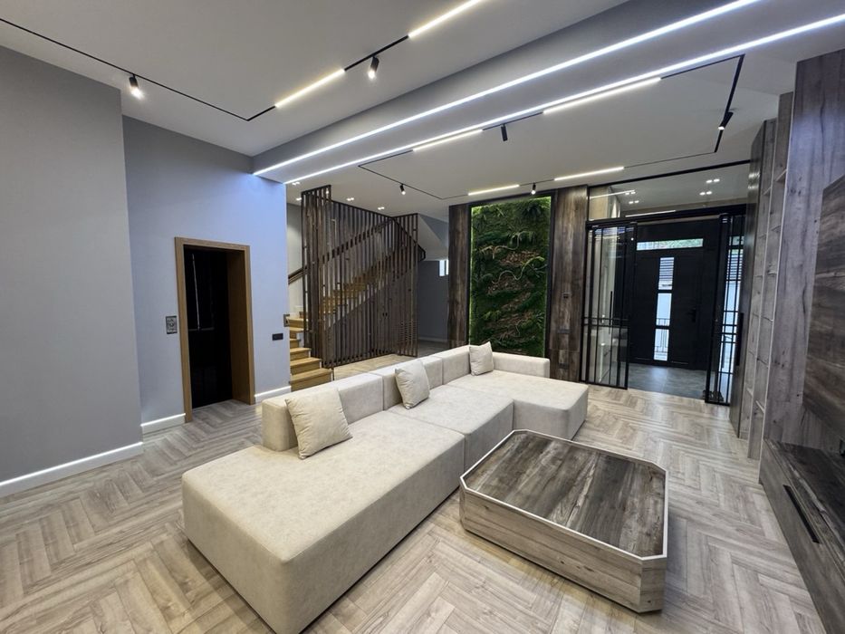 Продам ЕвроДом Центр Луначарского 2 сотки ЛИФТ