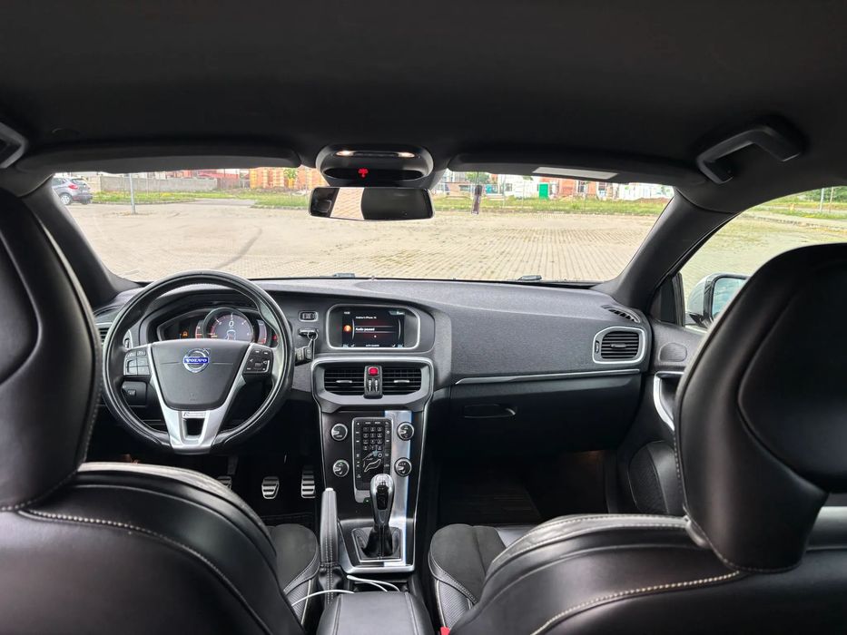 Volvo V40 D4 R Design 241hp