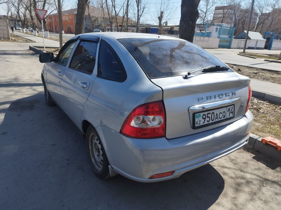 Приора продам  2 миллион