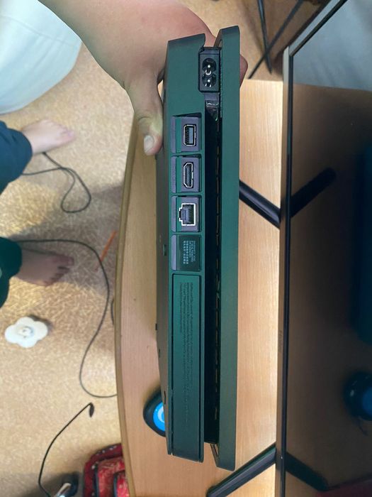 Продам Sony PlayStation 4 слим прошитую 30-35 игр