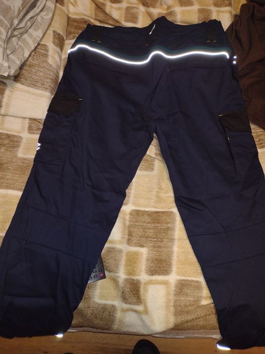 Продавам работни паталони чисто нови