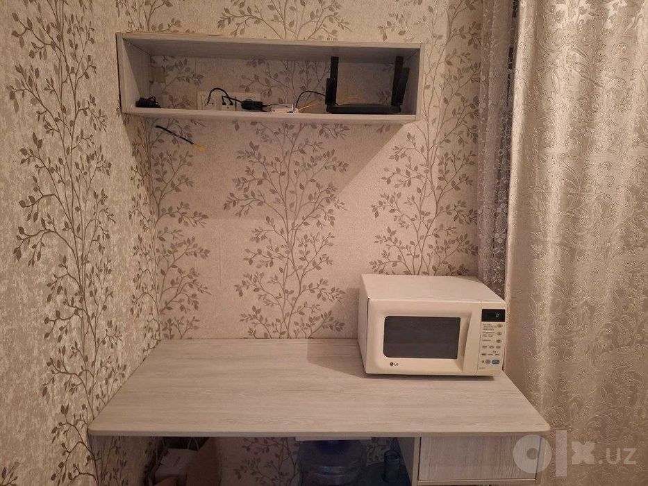 Письменный стол +полочка