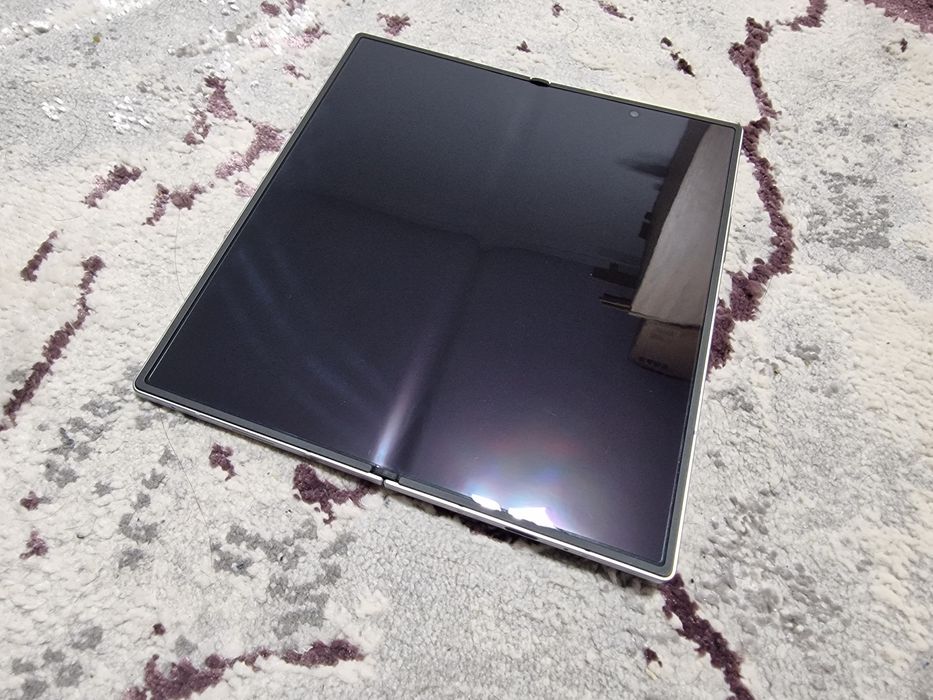 Vand SAMSUNG GALAXY Z FOLD 7 256GB impecabil. Ca nou