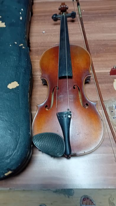 Цигулка много  стара