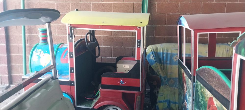 Электро поезд и машынки