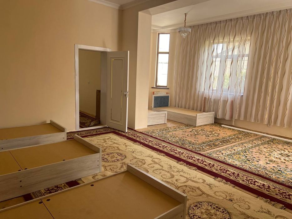 Qizlarga ijaraga hovlidan alohida uy