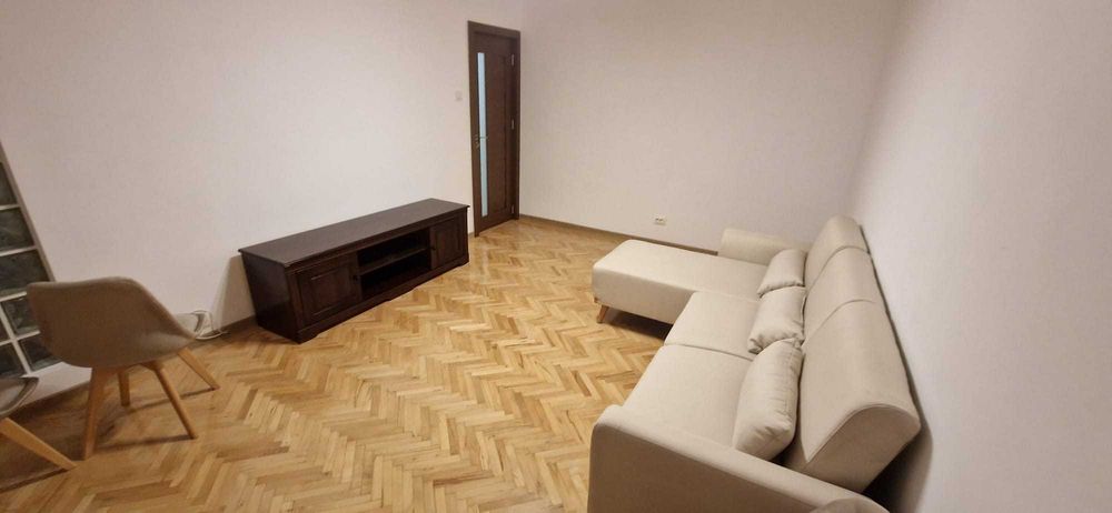 Inchiriez apartament 3 camere central