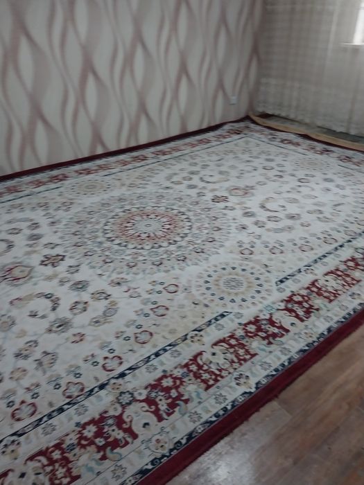 Ковёр для гостиной б/у