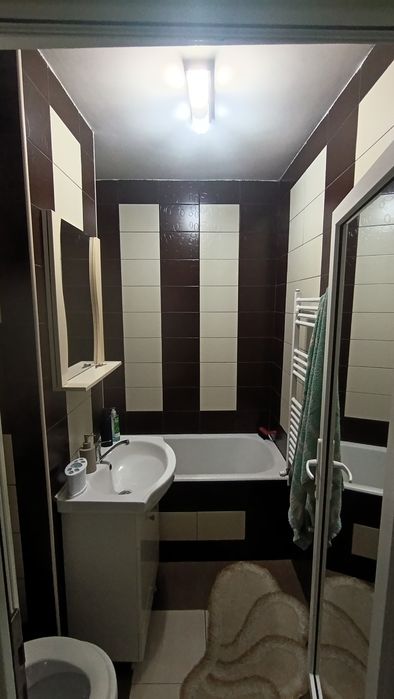 Închiriez apartament două camere zona Lama