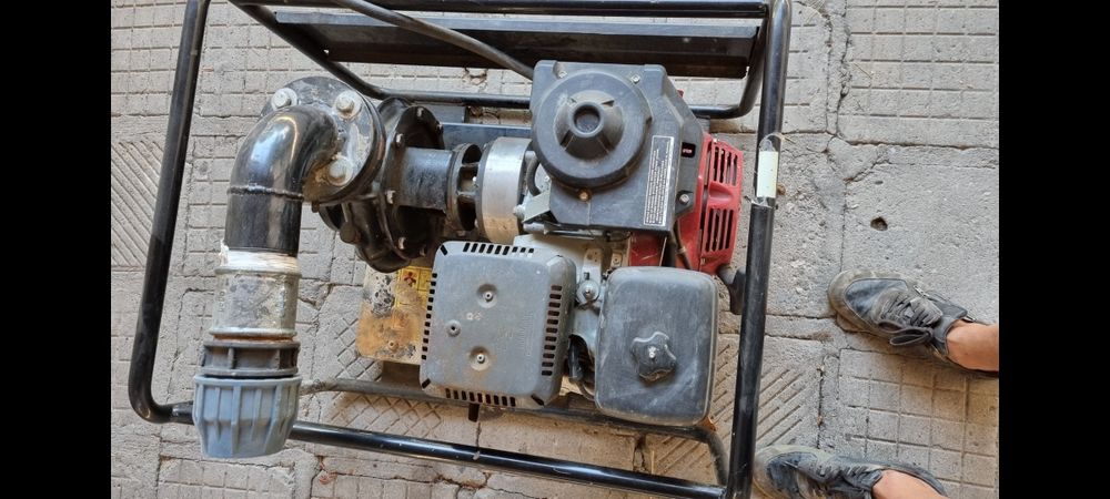 продавам помпа за напояване на газ Хонда