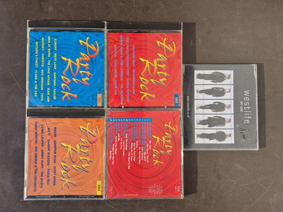 Vând 15 CD muzica usoara mixta straina artisti  internationalii,Sinatra,Bocelli,Ray Charels

- Tot