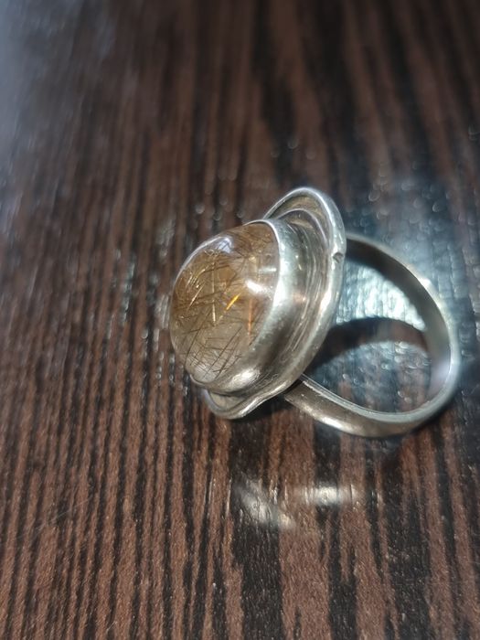 Кольцо с натуральным камнем волосатик