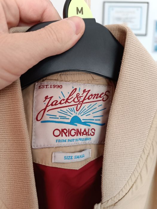 Vând geaca jack jones
