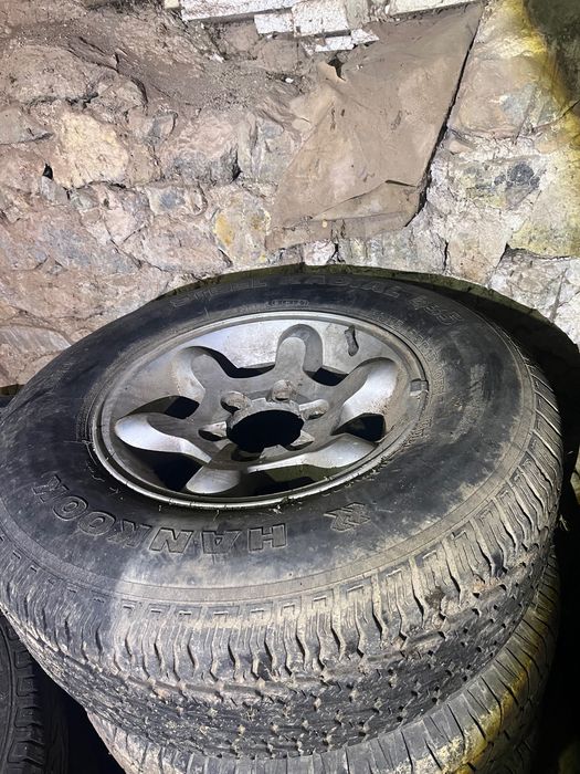Гуми с джанти 235 75 15 ssangyong