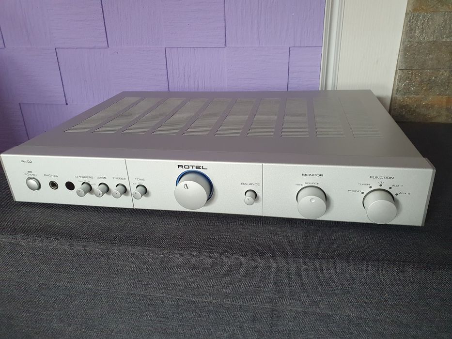 ROTEL Напълно модерна класика