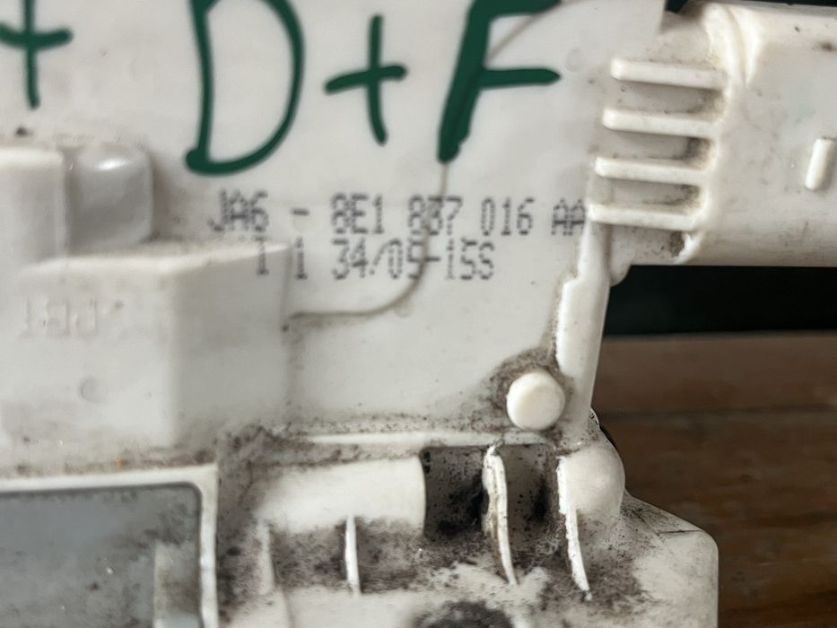 broasca audi a4 b7 dreapta fata