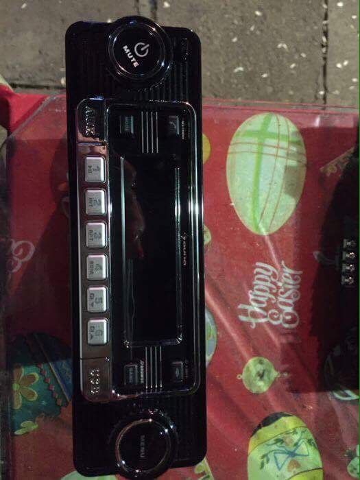 Vând- casetofon Auna si carlig de remorcare