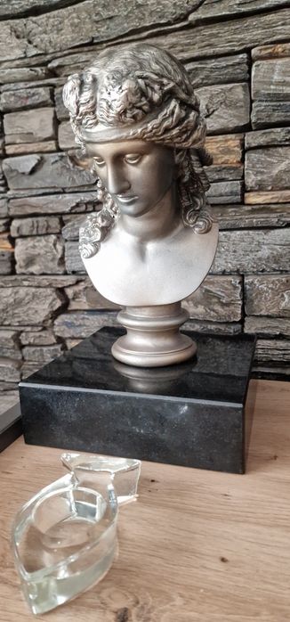 Statuetă bust deosebit
