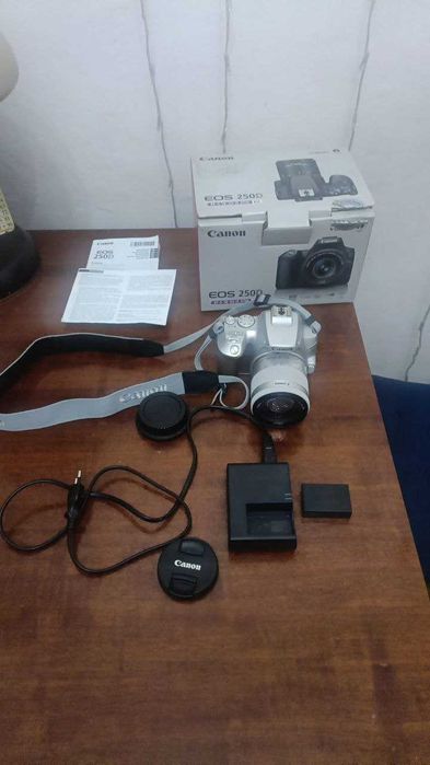 Фотоаппарат Canon 250D