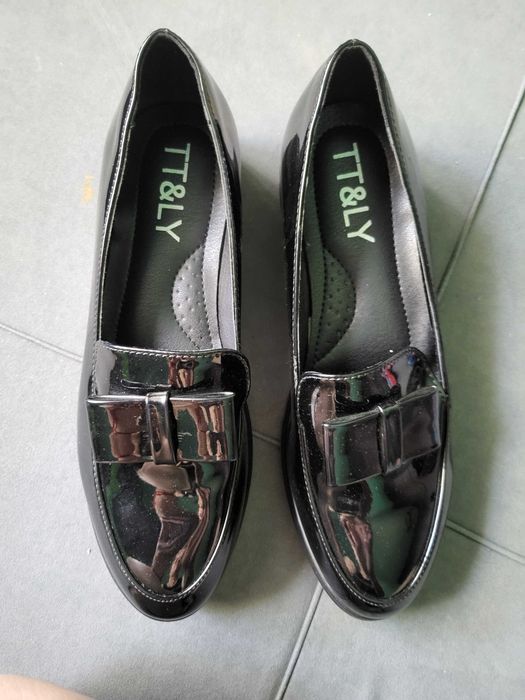 Продам женские туфли