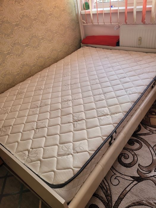 Vând pT matrimoniale 140/2m cu saltea în stare foarte bună 900 lei negociabil tel 0742261004 Brașov nu asigur transport