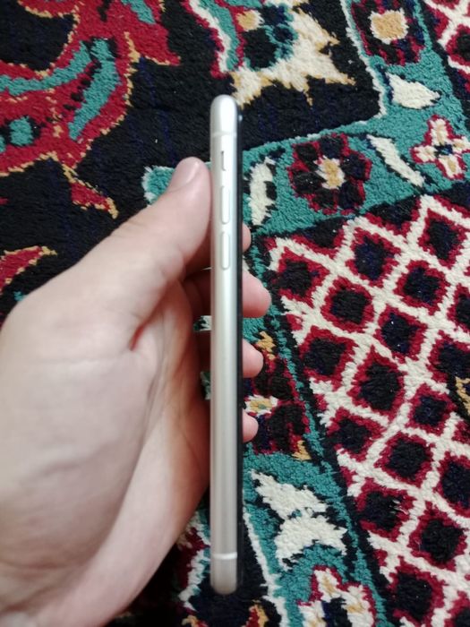 iPhone 11 белый свет