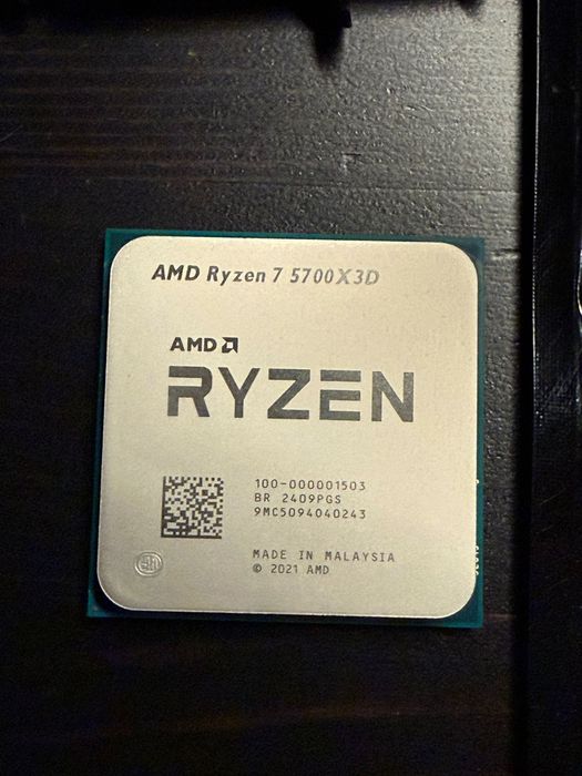 AMD Ryzen 7 5700X3D Socket AM4 – CA NOU, sigilat în mod practic