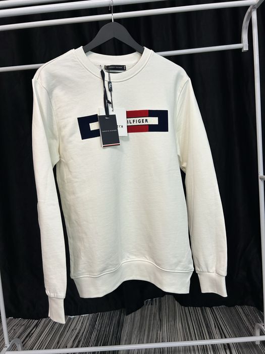 Reducere Stoc- Bluza Tommy Hilfiger barbati marimea M noua cu eticheta alb premium originala