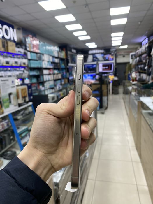 Iphone 15 pro max natural