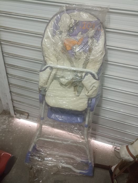 Продавам столче за хранене