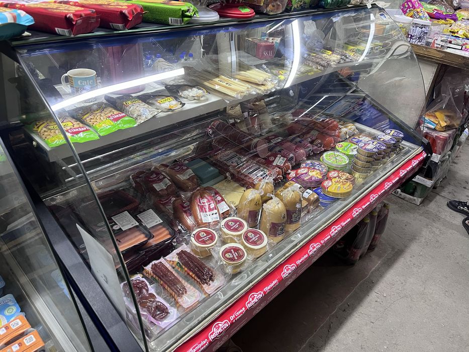 Витринные холодильник