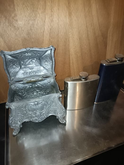 Vind setul alpaca argintata și diverse obiecte