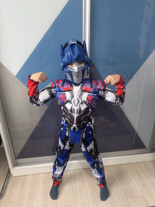 Продам костюм Оптимус Прайм-трансформер