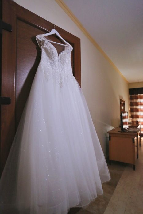 Rochie de mireasa stil printesa și crinolina cu 5 cercuri