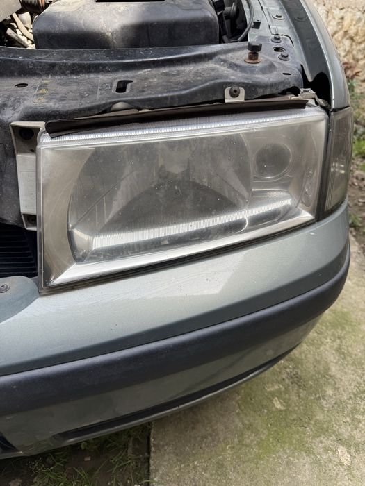 Recondiționare faruri auto profesională cu polimer – claritate ca nouă!