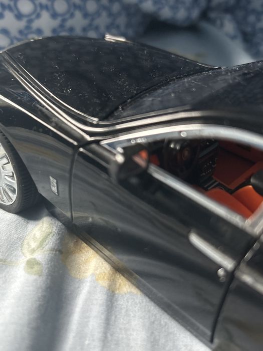 Masina de jucarie rolls royce scara 1/24