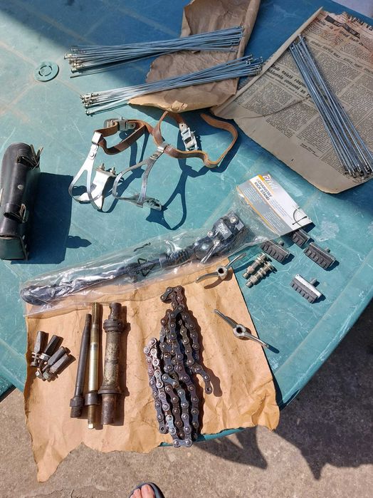 Bicicleta Semicursiera cu numeroase piese de schimb originale