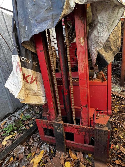 Продава се електрокар за ремонт или за части.